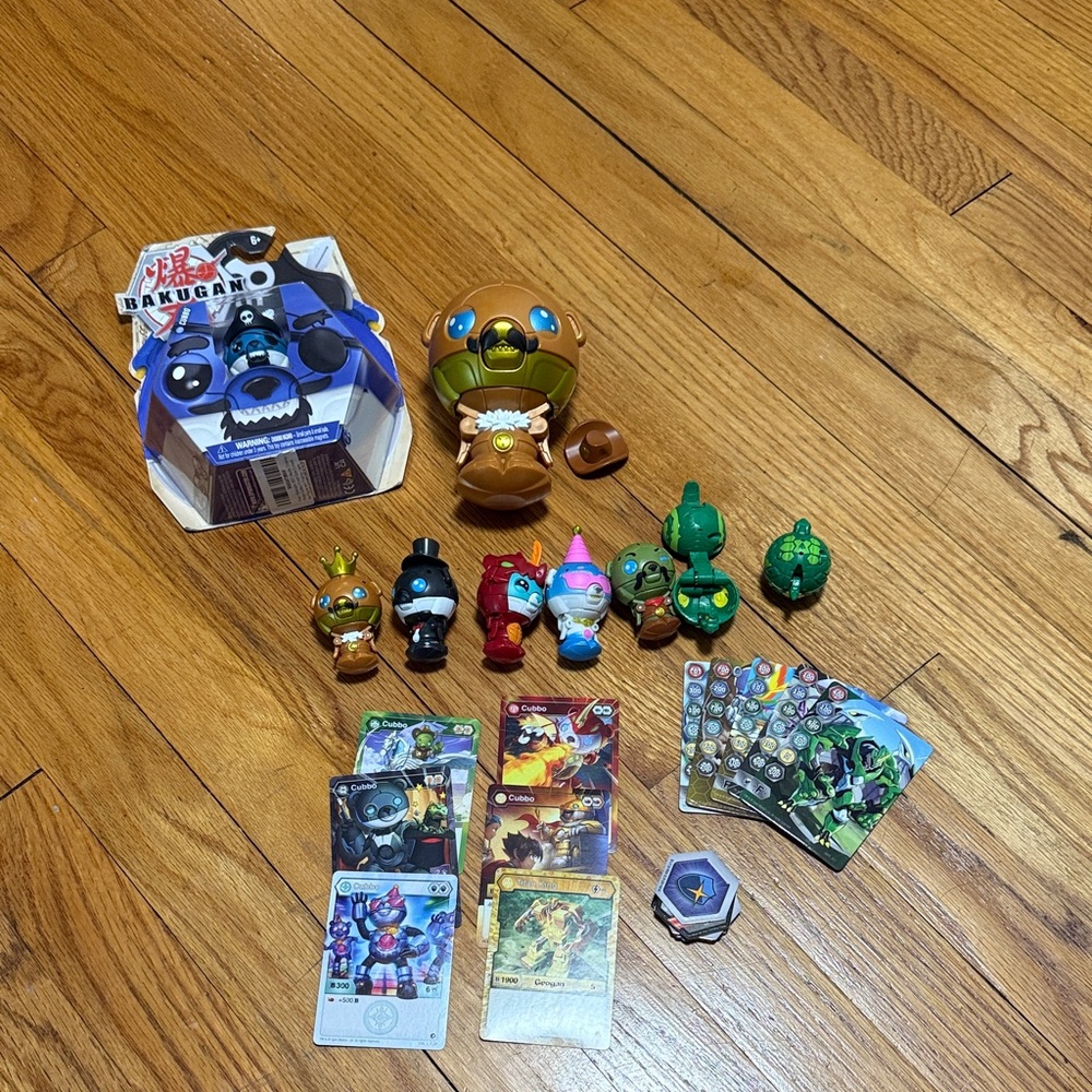 Bakugan Action Figure Set - Gold and Green